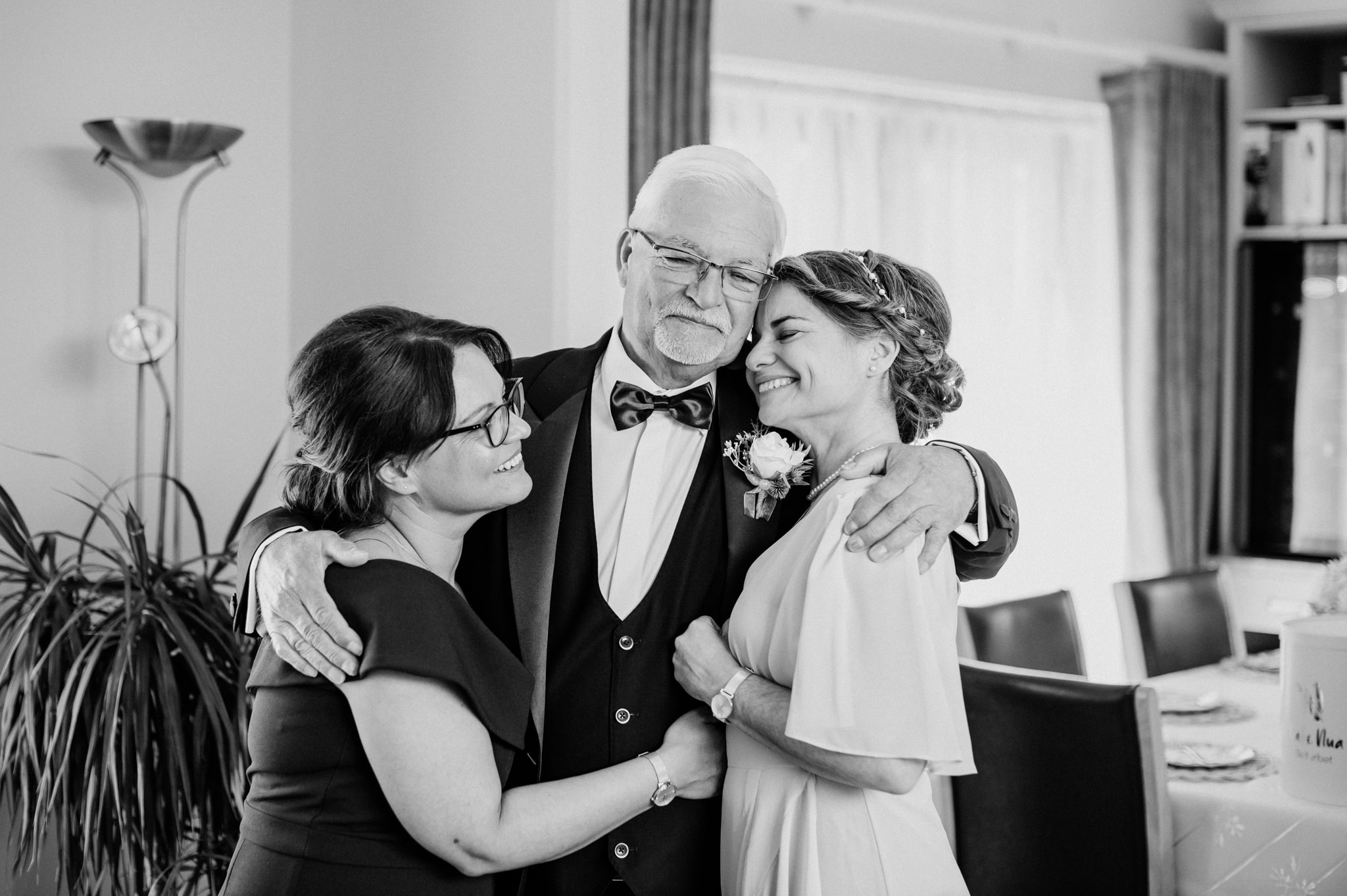 Dad-embracing-his-daughters-wedding-kristina-kelly-photography