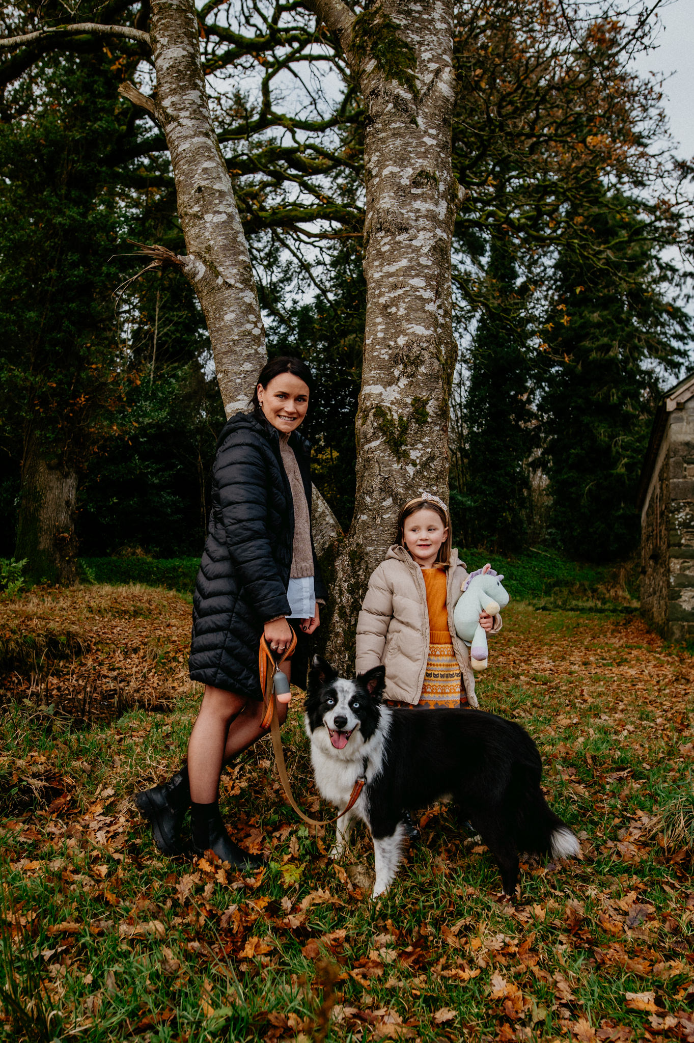 Family-with-border-collie-dog-in-Virginia-Deerpark-Forest-kristina-kelly-photography